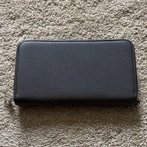 Thirty One Black Textured Zip Wallet